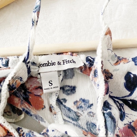 A&F Floral Bubble Hemline Surplice Neck Floral Print Halter Top - Picture 3 of 10